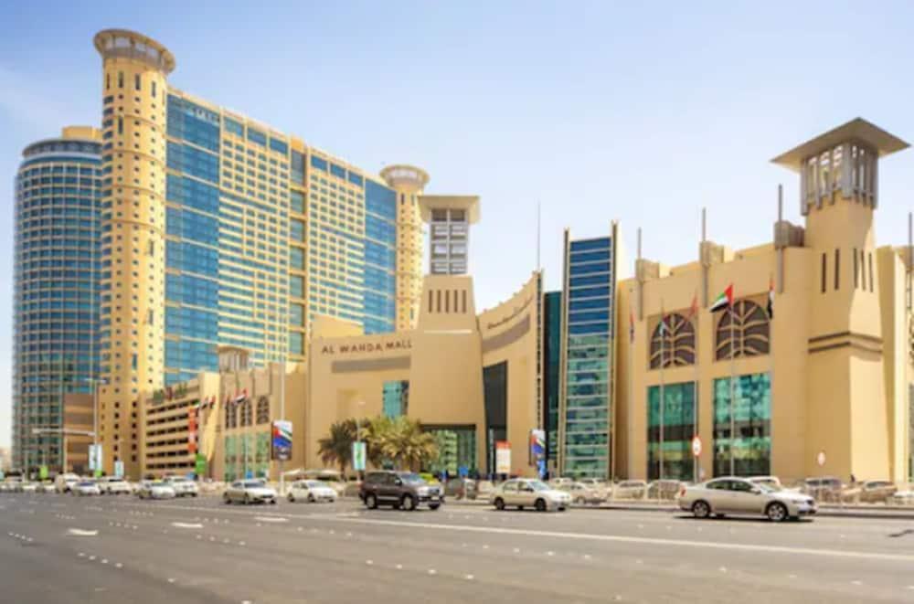 Grand Millennium Al Wahda Hotel And Executive Apartments Абу Даби Екстериор снимка